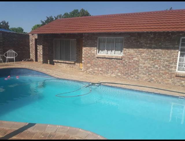 1 BEDROOM PROPERTY TO RENT IN POTCHEFSTROOM CENTRAL